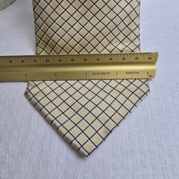 Roundtree & Yorke Tan and Black Checkered Tie - Picture 5 of 5